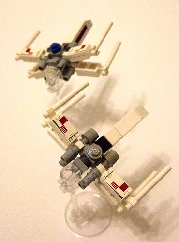 Illustration for article titled Using Hundreds of LEGO Star Wars Mini-Spaceships to Create Huge Battles